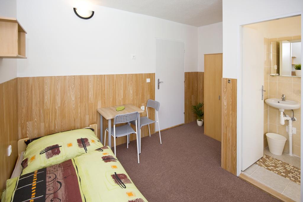 Penzion Ostrava-Levne Ubytovani Buitenkant foto