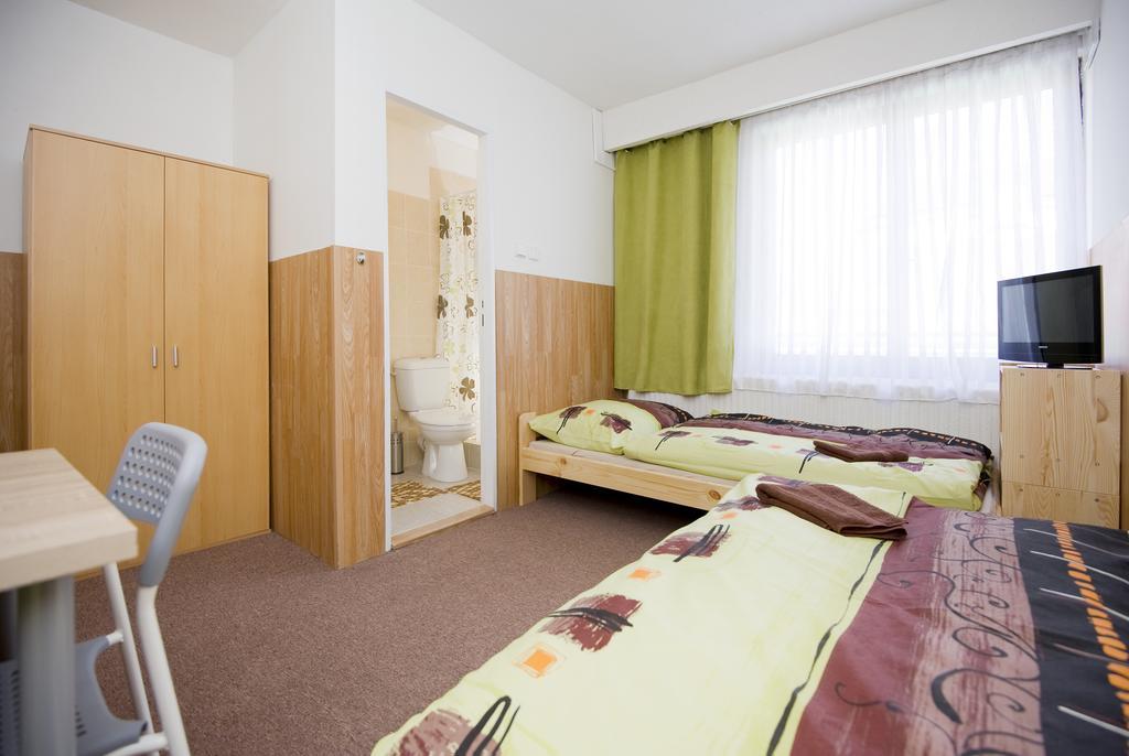 Penzion Ostrava-Levne Ubytovani Buitenkant foto